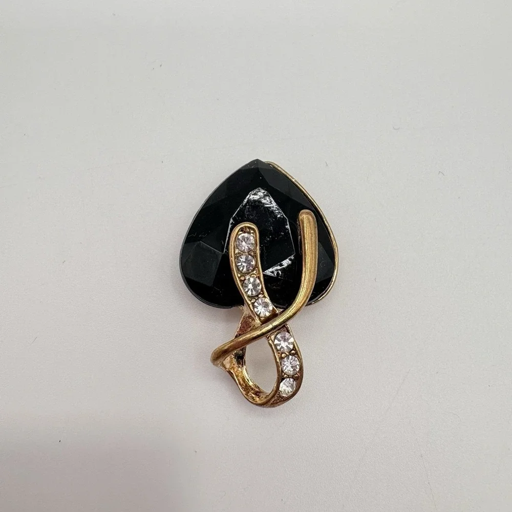 Vintage Black Faceted Heart Pendant Gold Tone Ribbon With Rhinestones‎
